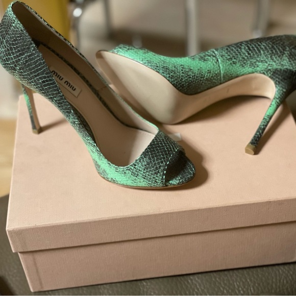 Very dressy - Picture 3 of 6